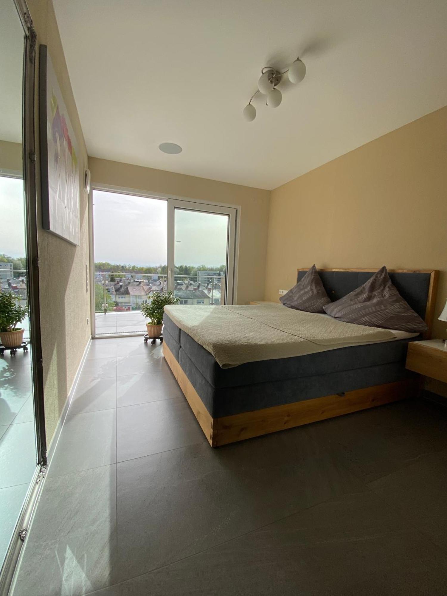 Penthouse Apartment Mit Alpenblick Friedrichshafen Luaran gambar