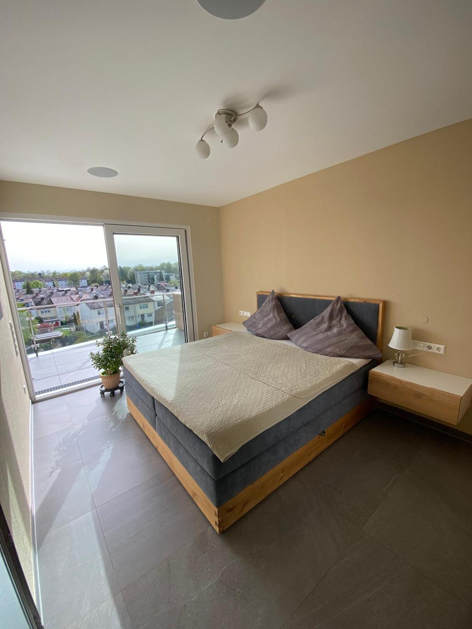 Penthouse Apartment Mit Alpenblick Friedrichshafen Luaran gambar